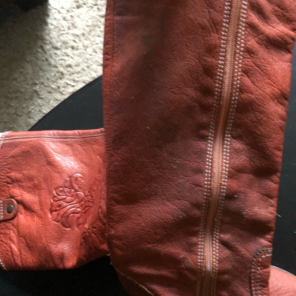Vintage Western Boots With Floral Embossing - Picture 7 of 8
